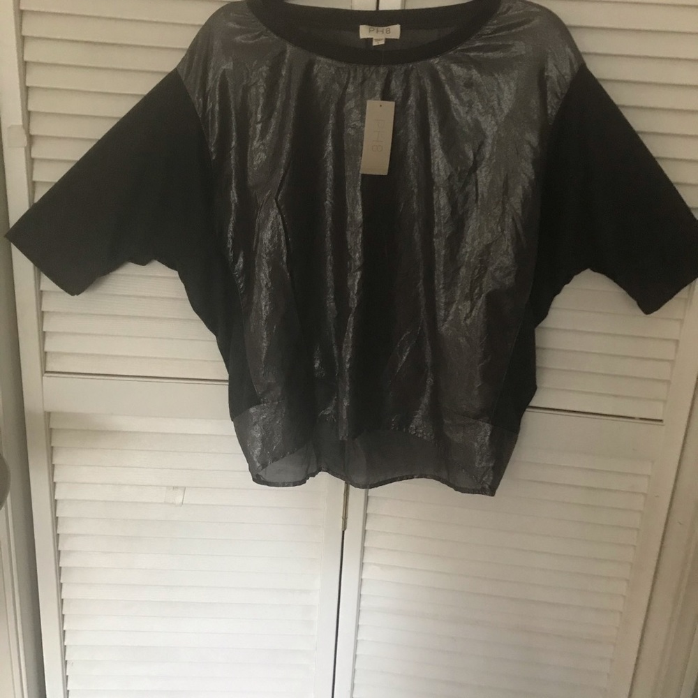 Black tee shirt​